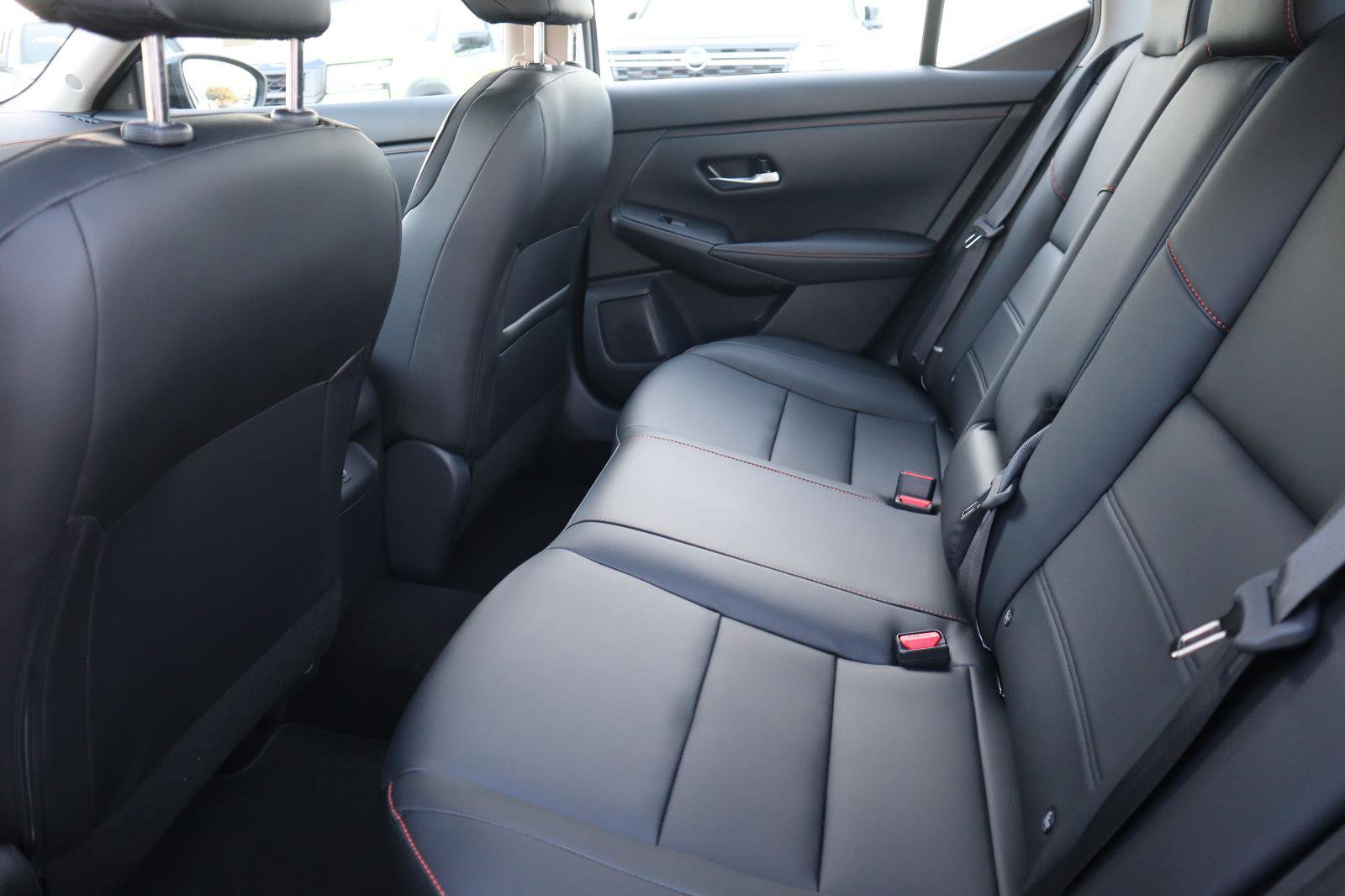 Used 2025 Nissan Sentra SR w/ SR Premium Package image 38