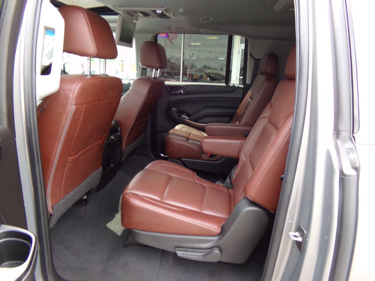 Used 2019 Chevrolet Suburban Premier w/ Premier Plus Edition AWD/4WD image 14