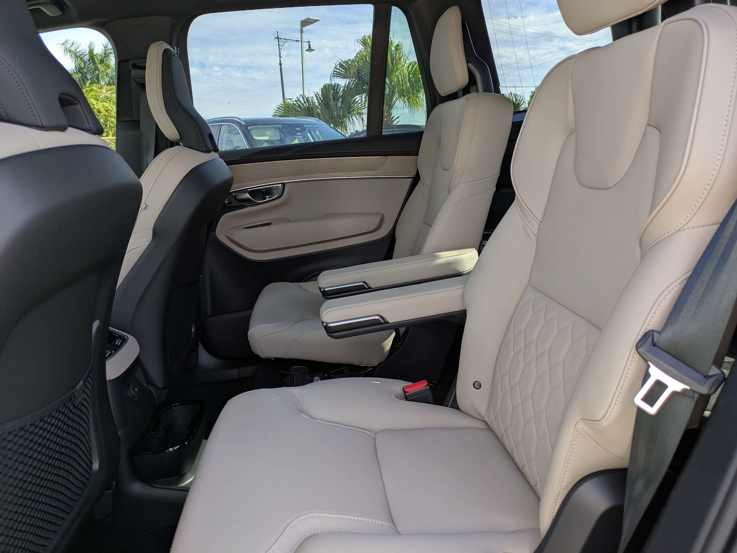New 2026 Volvo XC90 T8 Plus w/ Protection Package Premier AWD/4WD image 15