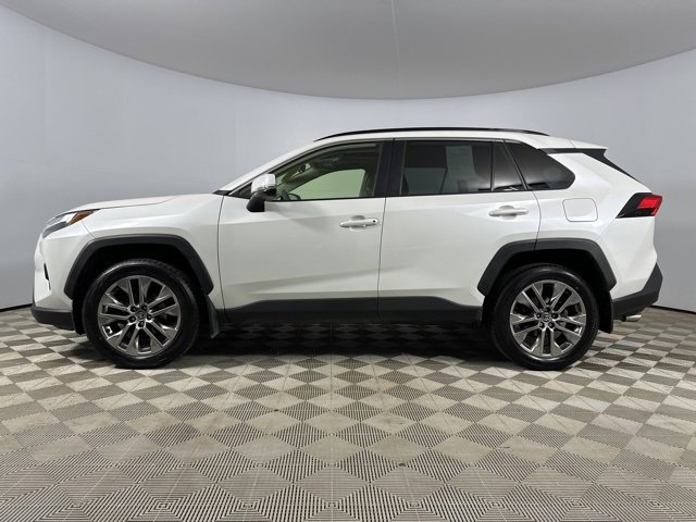 Used 2023 Toyota RAV4 XLE Premium image 4