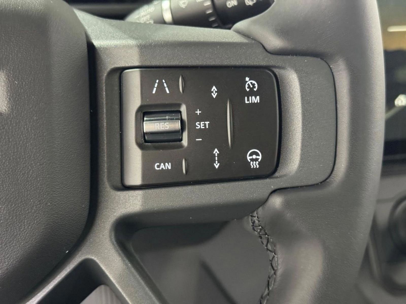New 2026 Land Rover Defender 110 X-Dynamic SE image 30