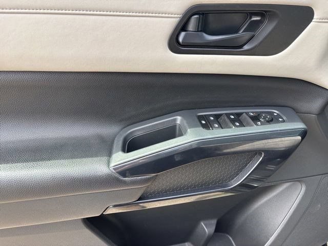 Used 2024 Nissan Pathfinder SV AWD/4WD image 13