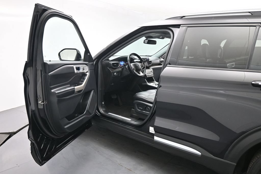 Certified 2022 Ford Explorer Limited w/ Equipment Group 301A RWD image 8