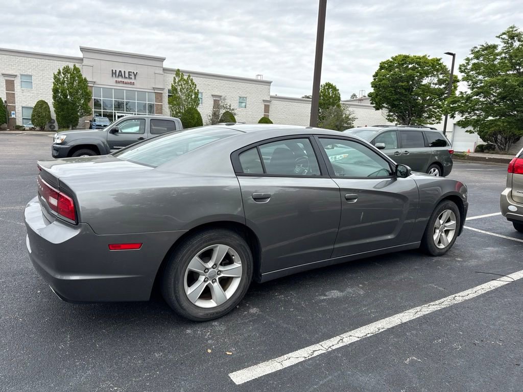 Used 2012 Dodge Charger SXT RWD image 2