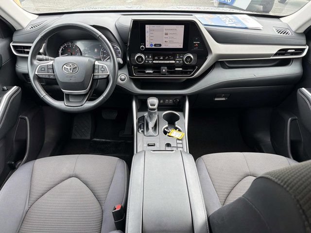 Certified 2025 Toyota Highlander LE FWD image 22