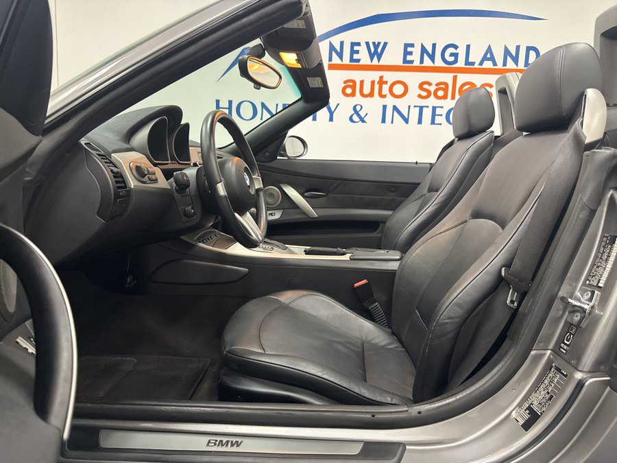 Used 2003 BMW Z4 2.5i RWD image 10