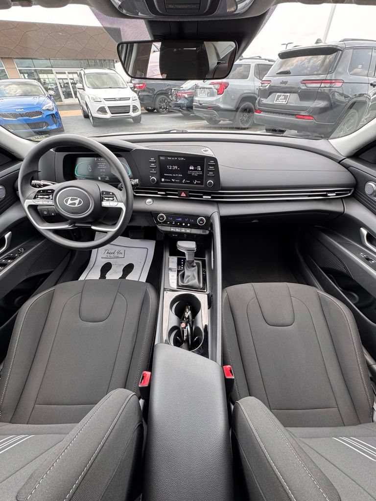 Used 2026 Hyundai Elantra Hybrid FWD image 17