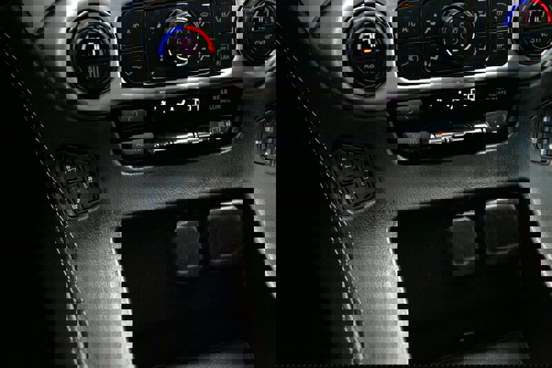 Used 2020 GMC Yukon SLT image 31