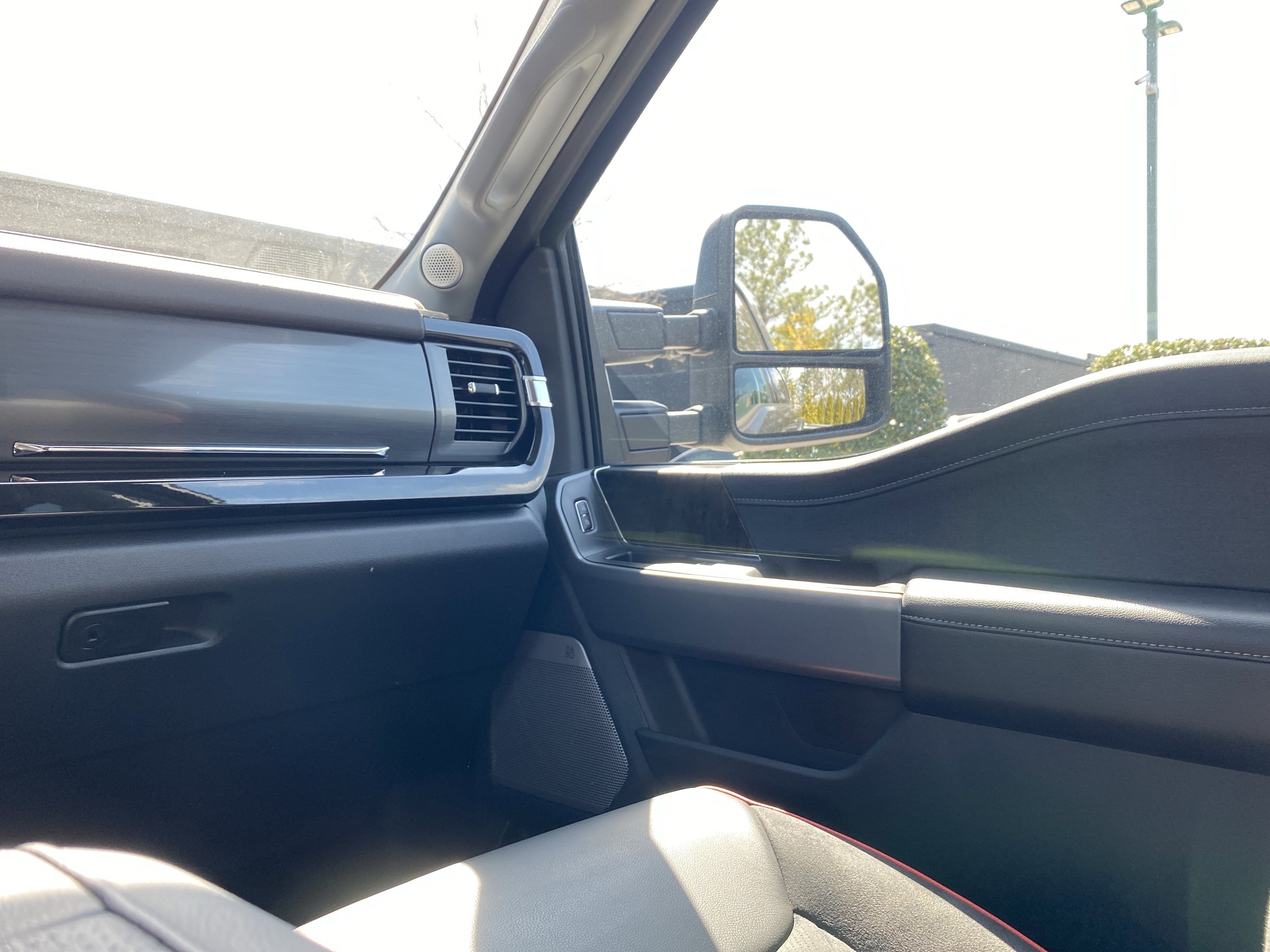 Used 2024 Ford F250 Lariat w/ Lariat Ultimate Package AWD/4WD image 19