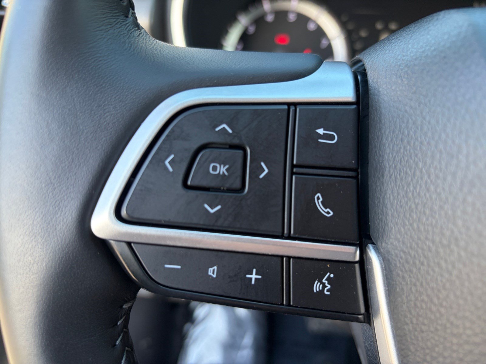 Used 2025 Toyota Highlander XLE AWD/4WD image 14