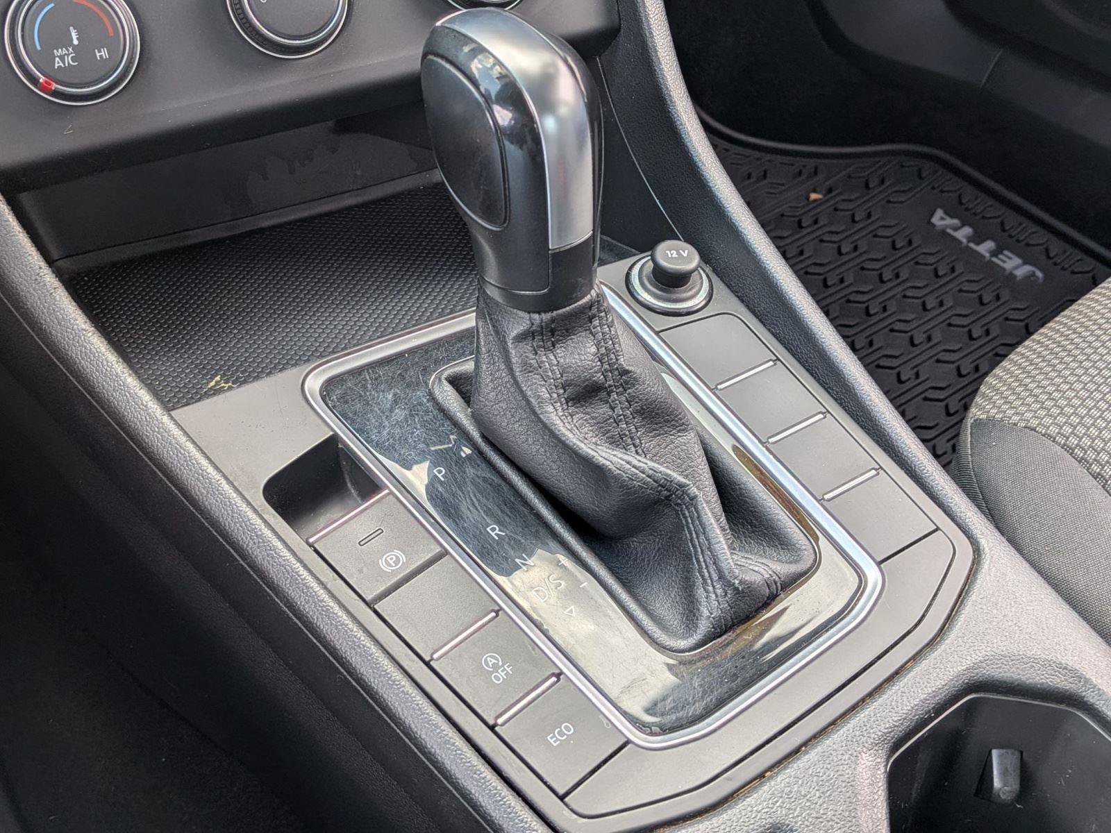 Used 2019 Volkswagen Jetta SE FWD image 15