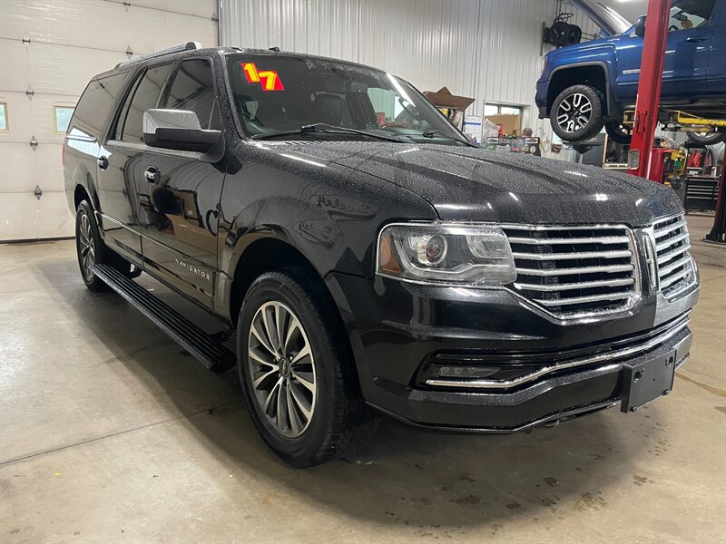 Used 2017 Lincoln Navigator L Select AWD/4WD image 4