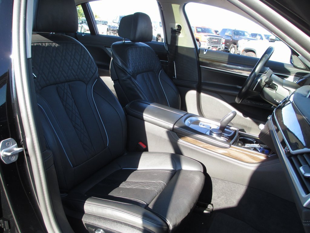 Used 2022 BMW 740i xDrive w/ Premium Package image 19