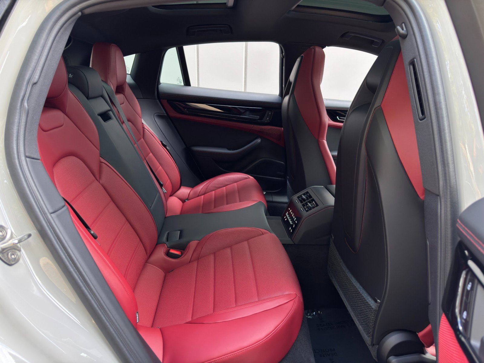 Used 2025 Porsche Panamera 4S w/ Premium Package image 43