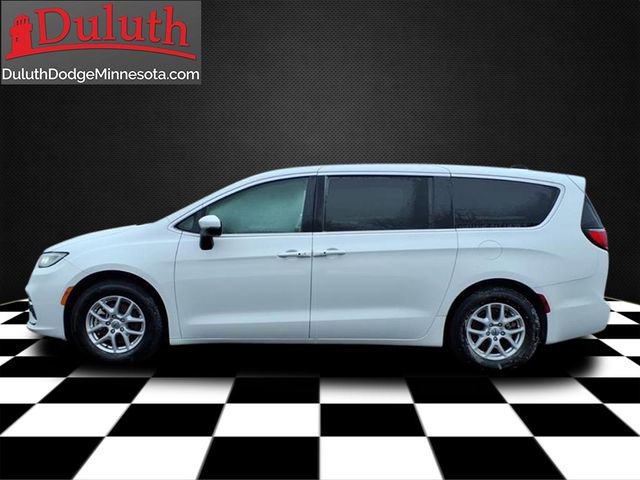 Used 2023 Chrysler Pacifica Touring-L FWD image 2