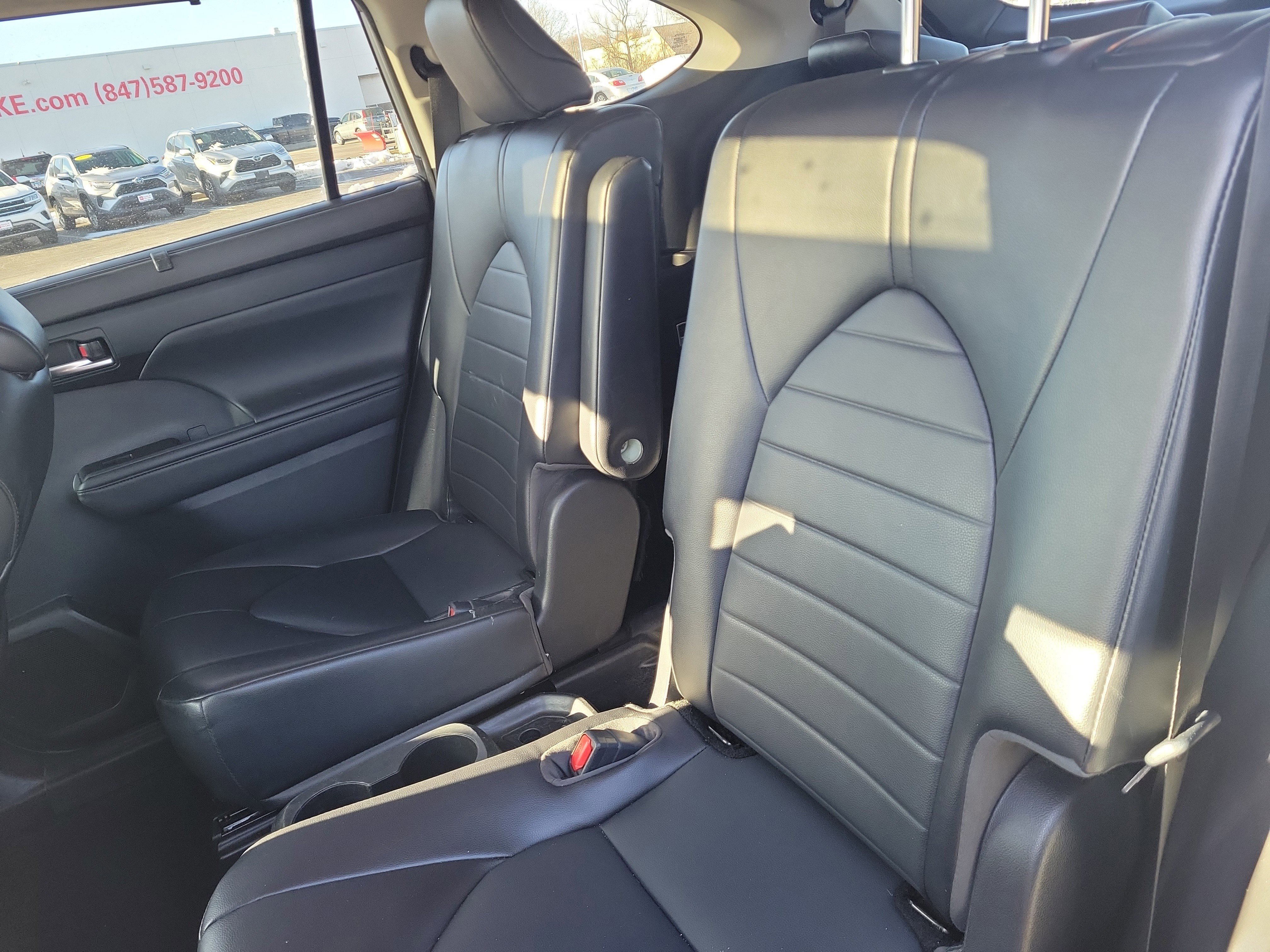 Used 2022 Toyota Highlander XLE image 11