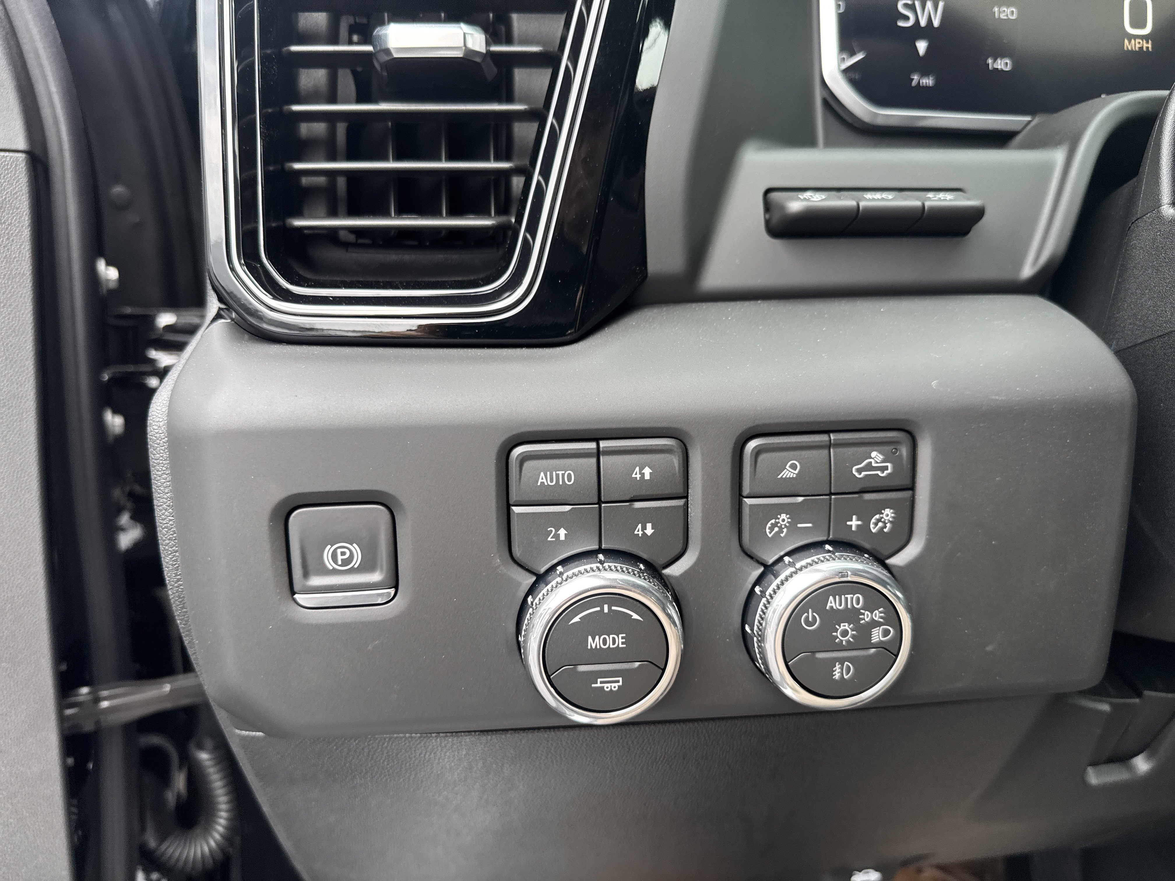 New 2026 GMC Sierra 2500 AT4 w/ AT4 Premium Plus Package AWD/4WD image 32