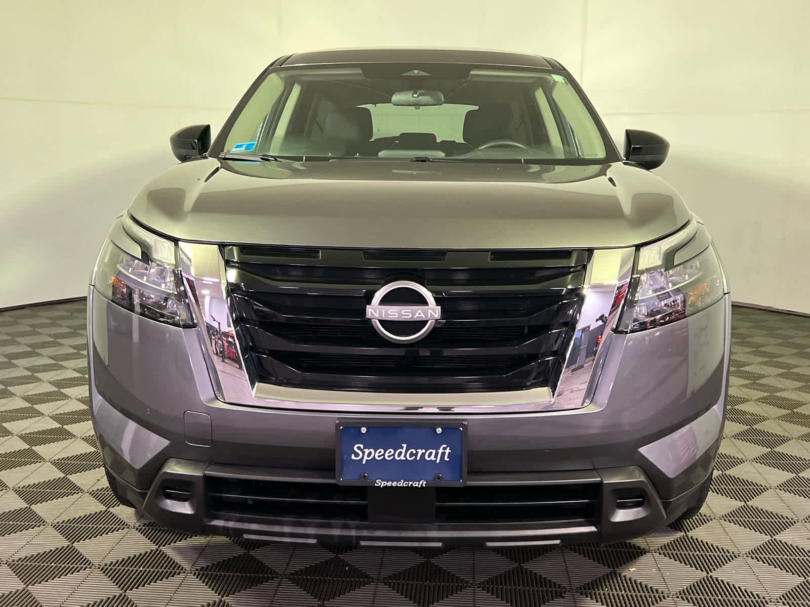 Used 2023 Nissan Pathfinder S image 2