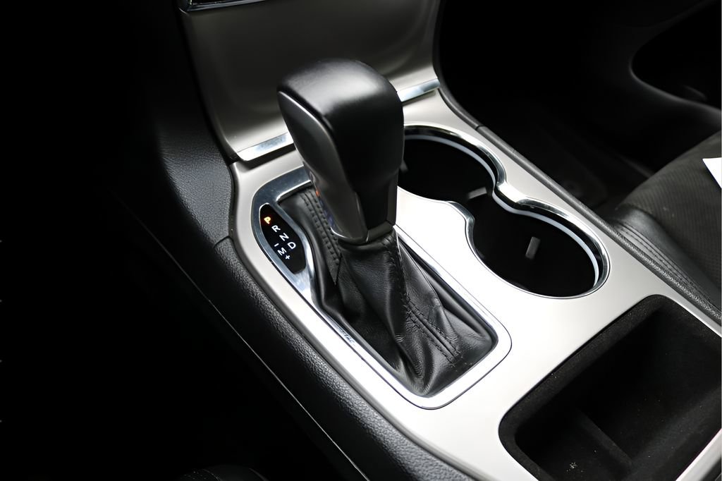 Used 2022 Jeep Grand Cherokee Laredo X RWD image 25