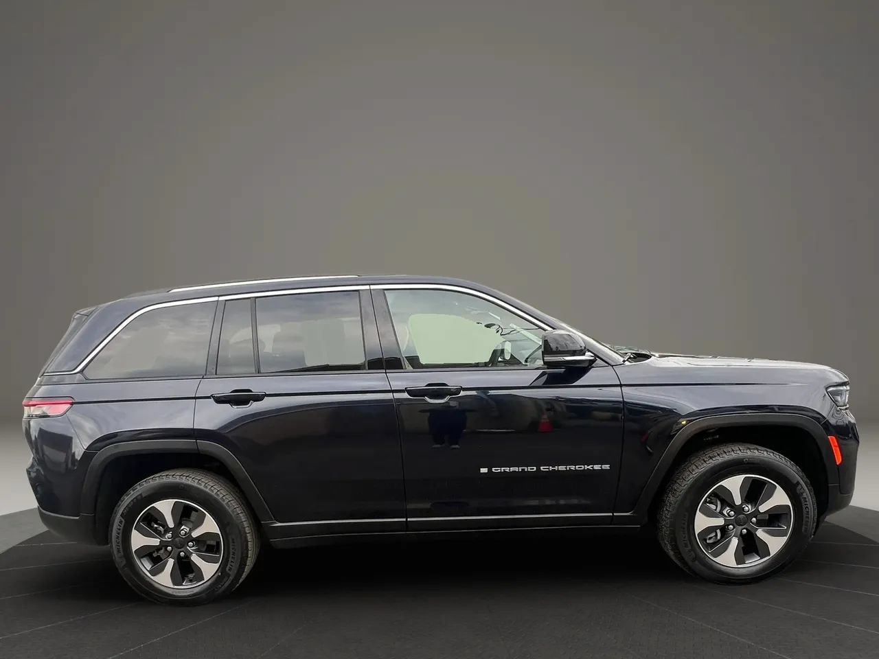 Used 2022 Jeep Grand Cherokee Limited 4xe AWD/4WD image 4