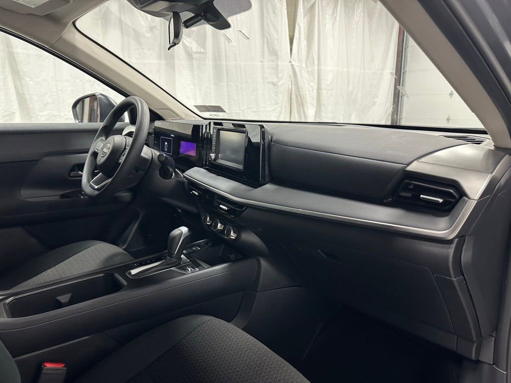 Used 2025 Nissan Kicks S AWD/4WD image 52