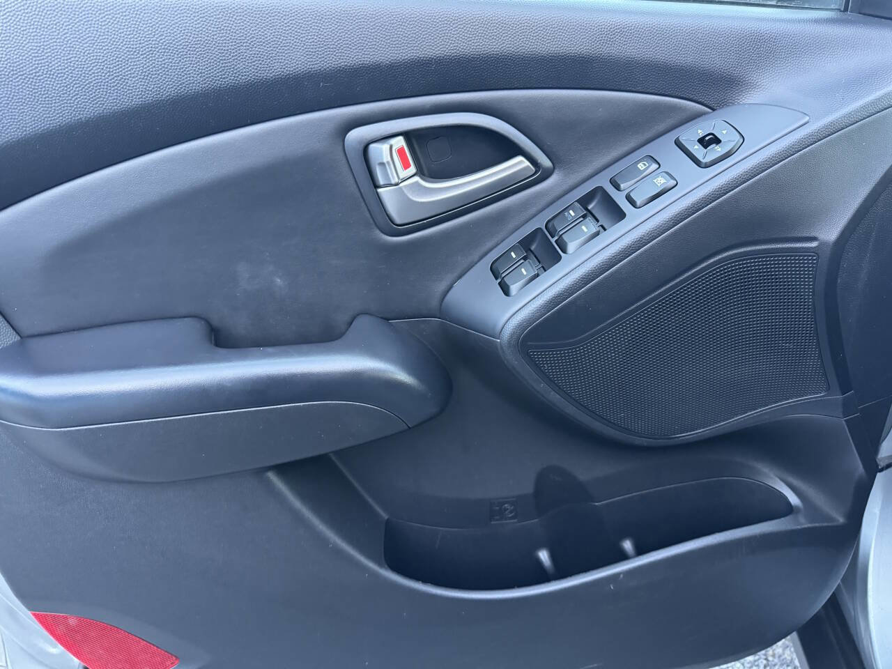 Used 2011 Hyundai Tucson Limited image 13