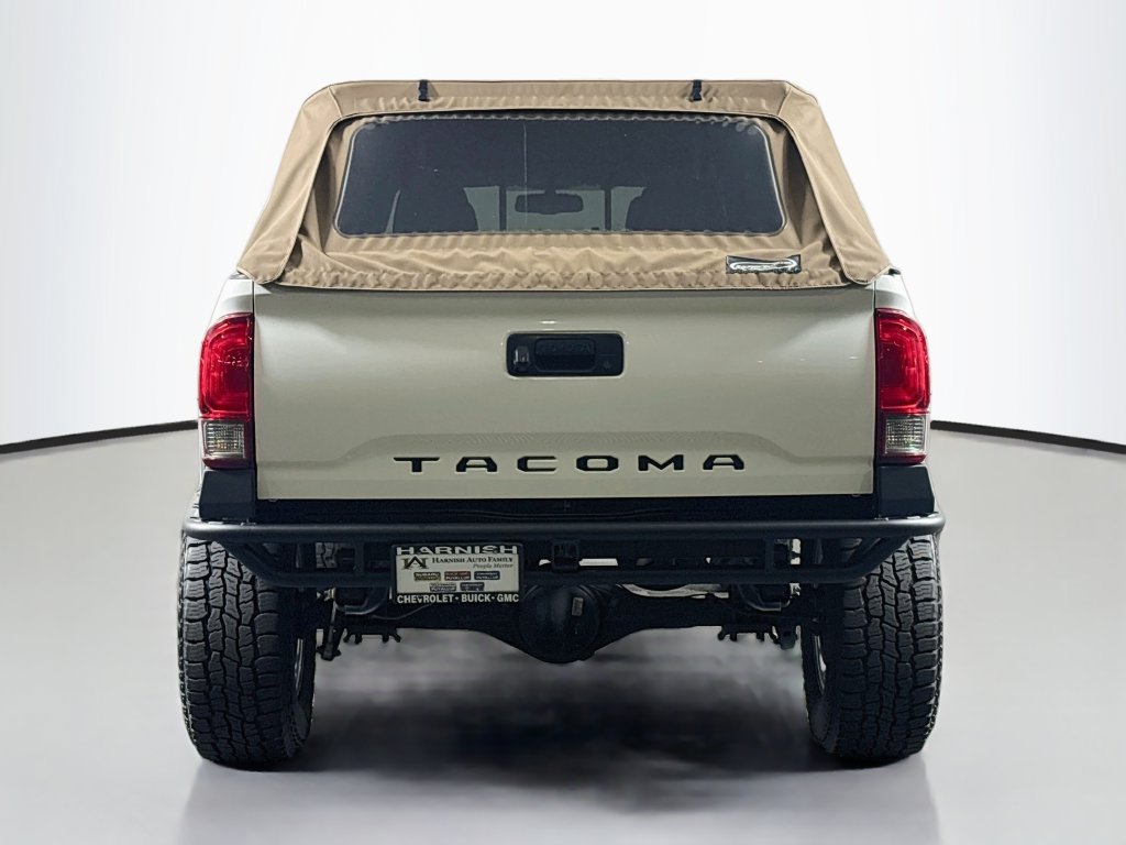 Used 2017 Toyota Tacoma TRD Off-Road AWD/4WD image 7