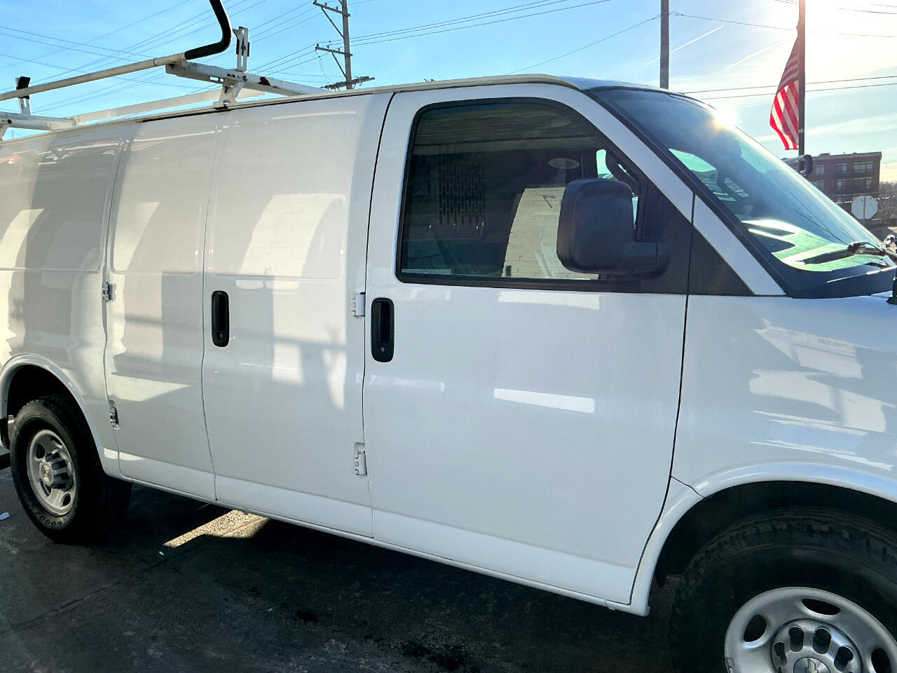 Used 2020 Chevrolet Express 3500 w/ Driver Convenience Package image 24