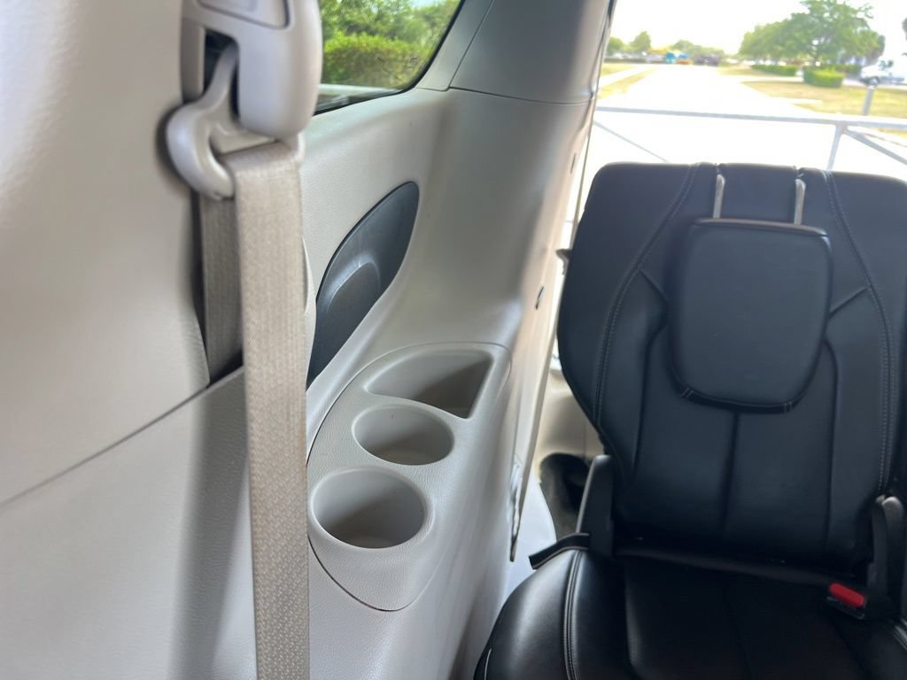Certified 2023 Chrysler Pacifica Touring-L FWD image 34