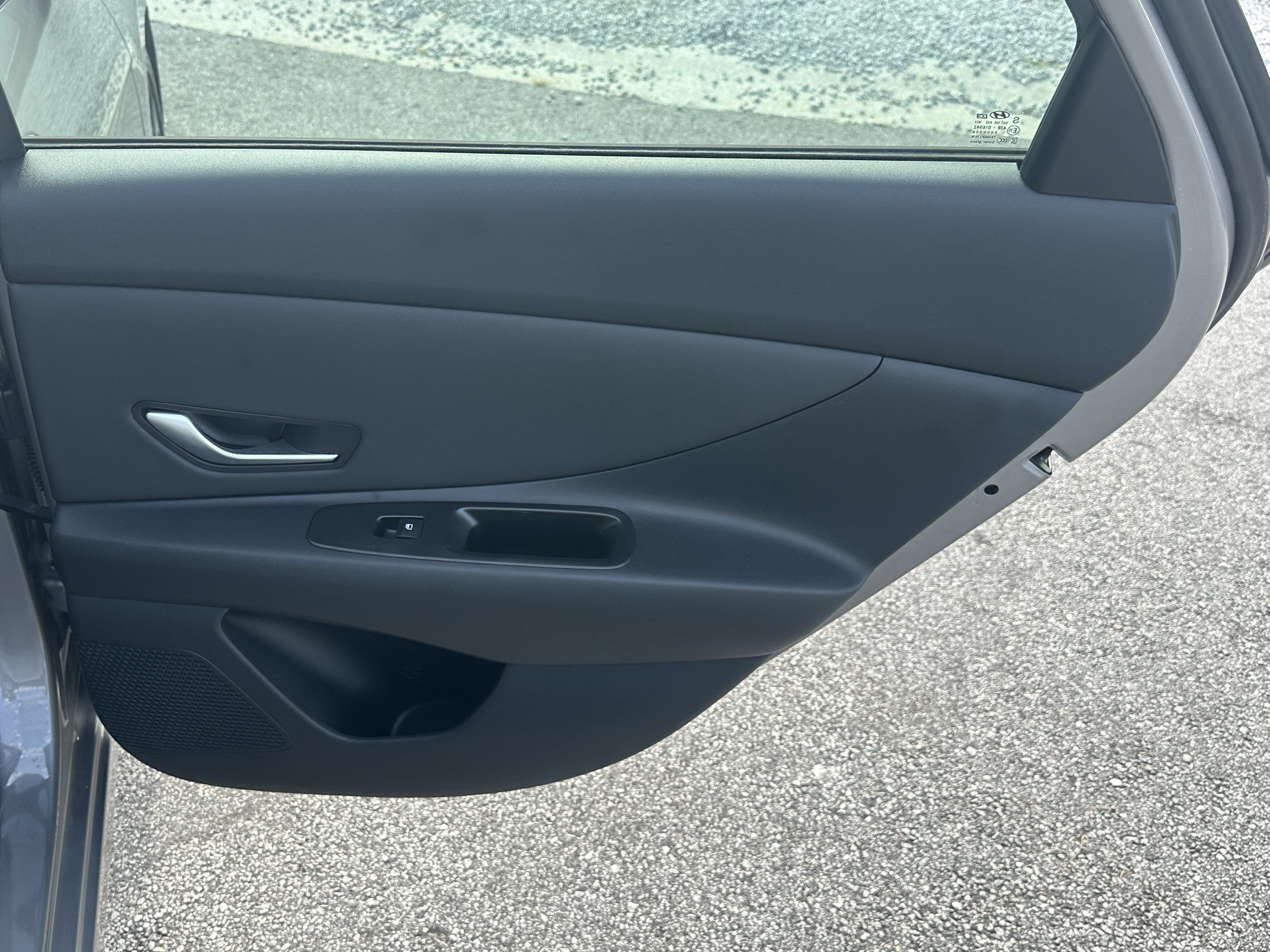 Used 2023 Hyundai Elantra Limited FWD image 17