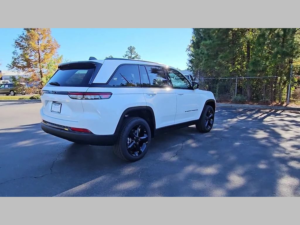 New 2025 Jeep Grand Cherokee Altitude RWD image 33