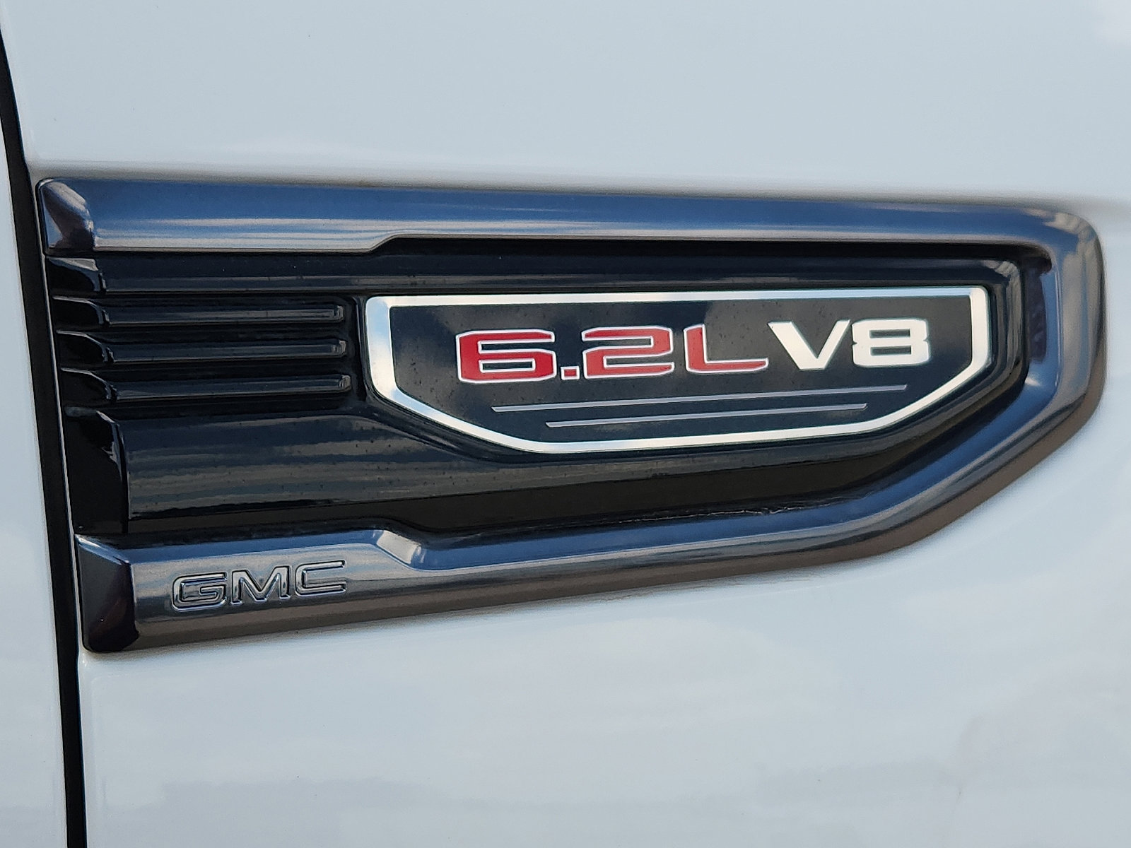 Used 2024 GMC Sierra 1500 AT4 w/ Technology Package image 9