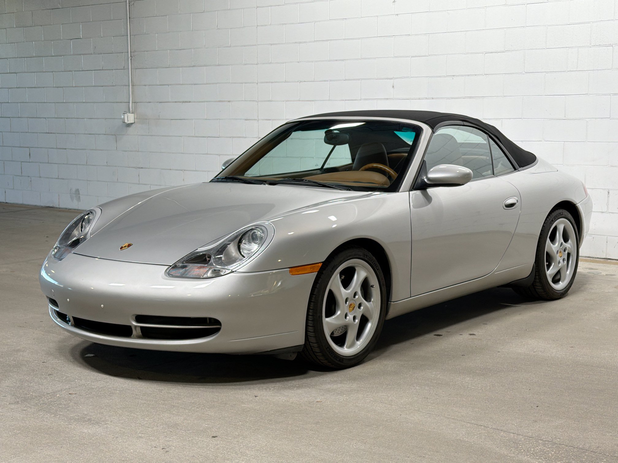 Used 2001 Porsche 911 Carrera RWD image 1