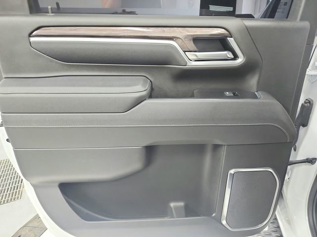 Used 2025 Chevrolet Silverado 2500 LTZ w/ LTZ Convenience Package image 36