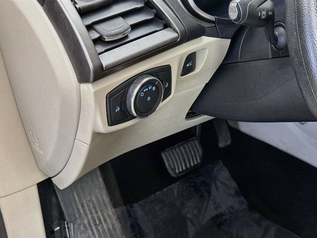 Used 2020 Ford Fusion SE FWD image 10
