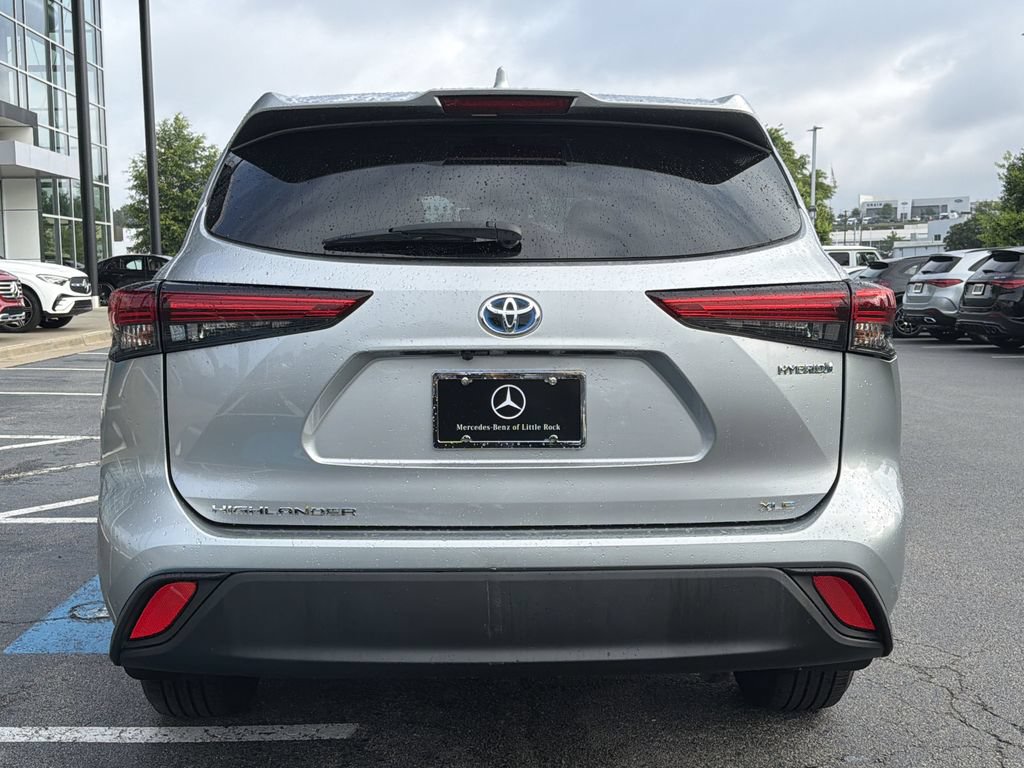 Used 2023 Toyota Highlander XLE AWD/4WD image 4
