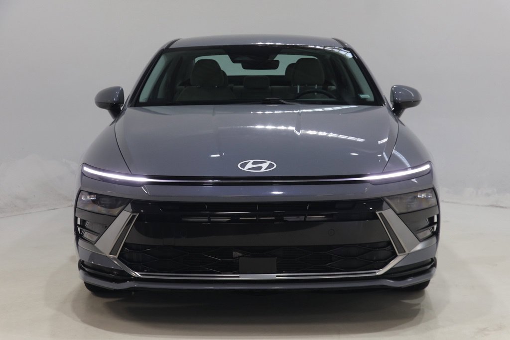 Used 2025 Hyundai Sonata SEL FWD image 2