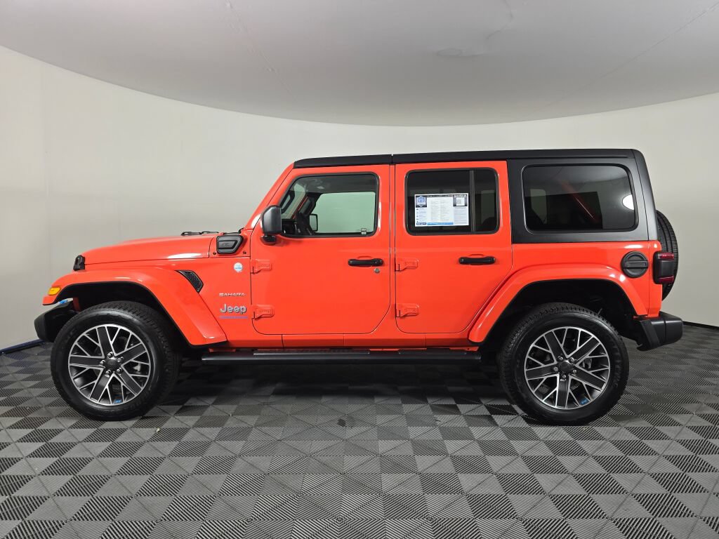 Used 2023 Jeep Wrangler Unlimited Sahara AWD/4WD image 6
