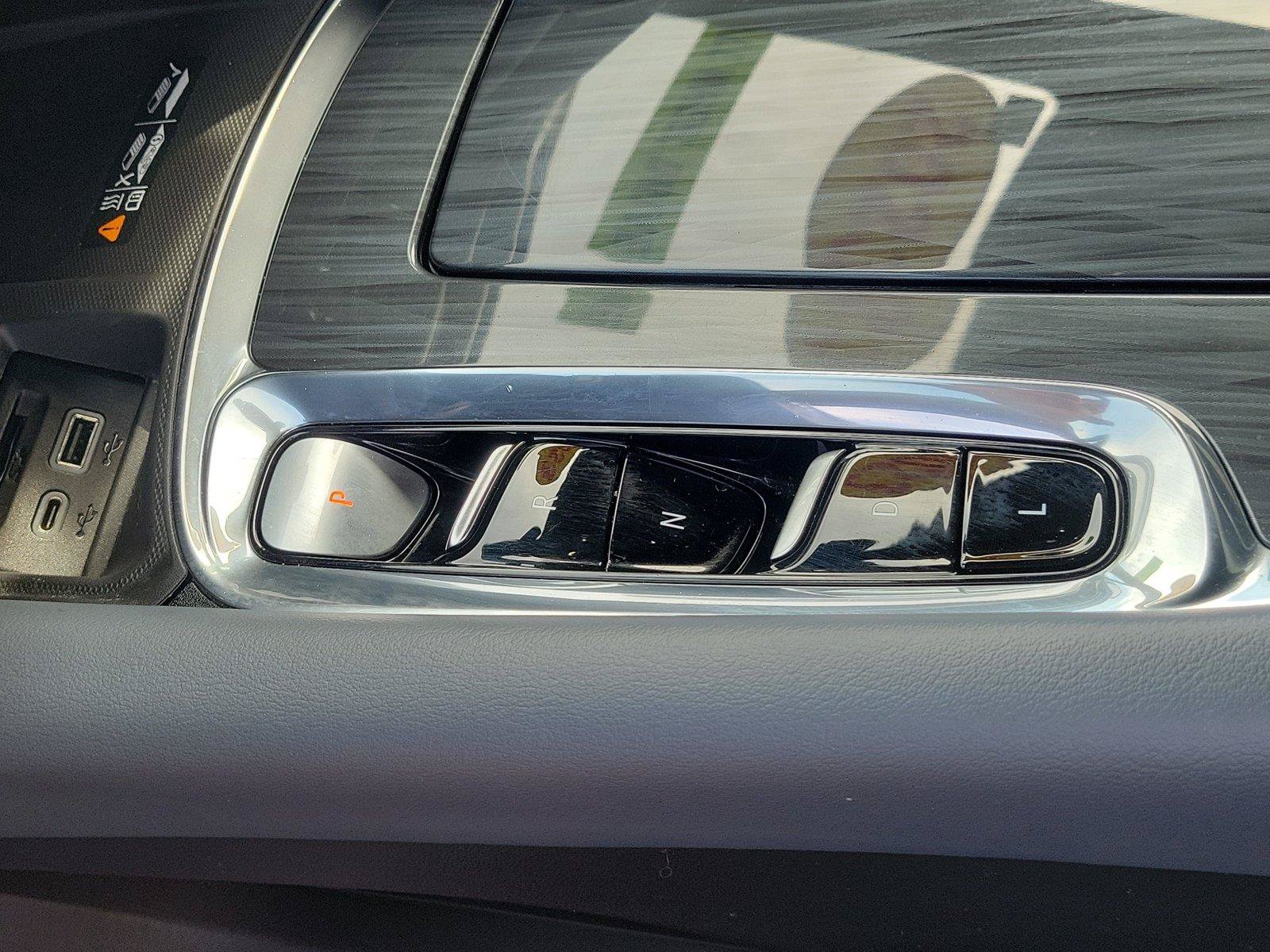 Used 2023 Buick Enclave Essence AWD/4WD image 29
