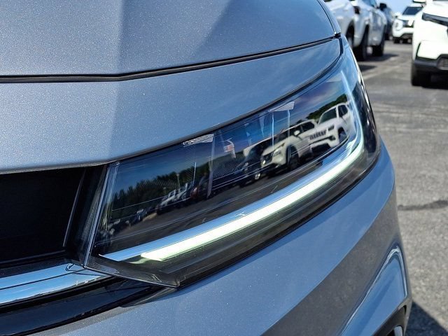 Certified 2025 Volkswagen Jetta SE FWD image 12