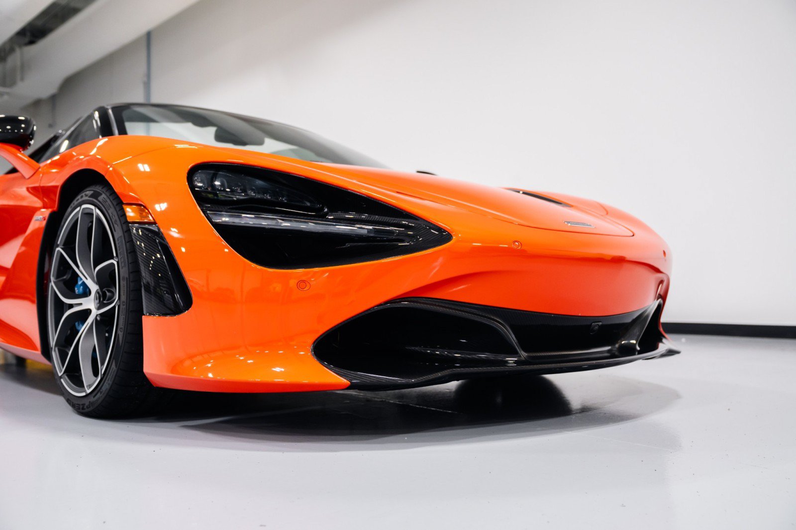 Used 2019 McLaren 720S Performance RWD image 27