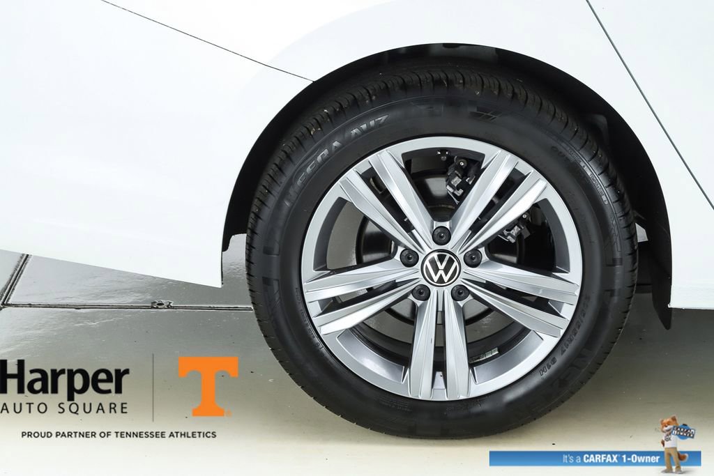 Used 2024 Volkswagen Jetta SE w/ Panoramic Sunroof Package image 13