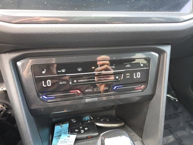 Used 2023 Volkswagen Tiguan SE w/ Panoramic Sunroof Package image 22