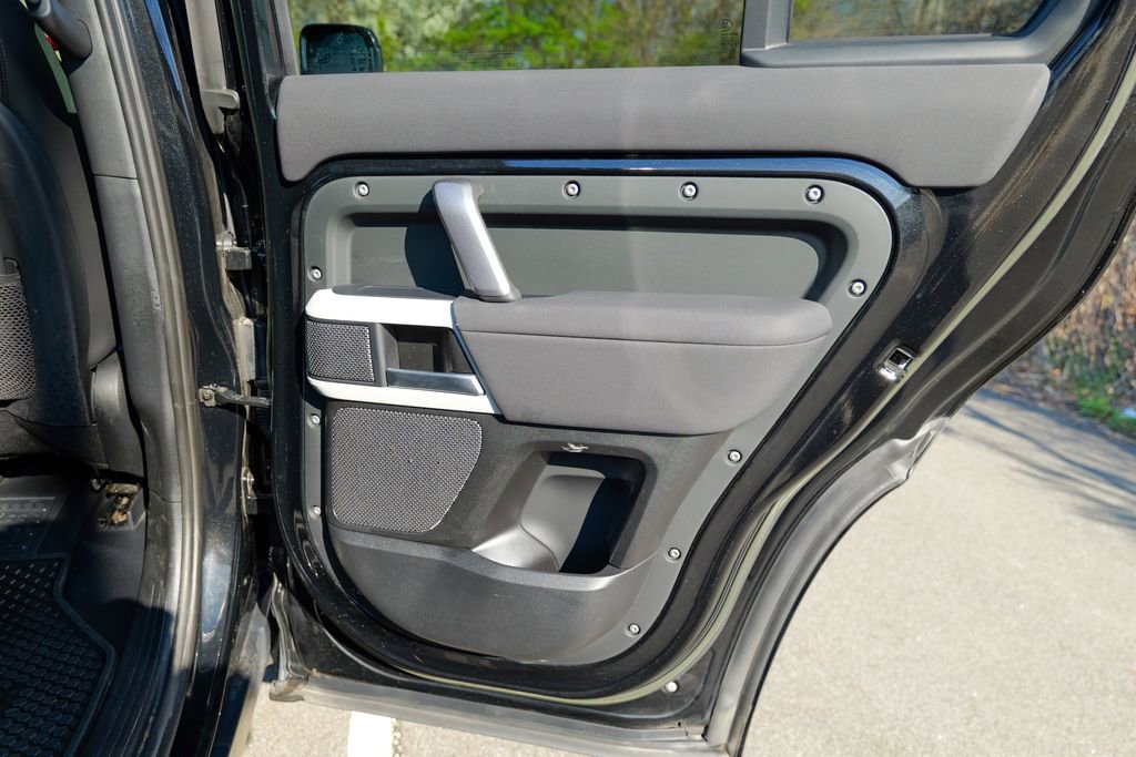 Used 2023 Land Rover Defender 110 X-Dynamic SE AWD/4WD image 31