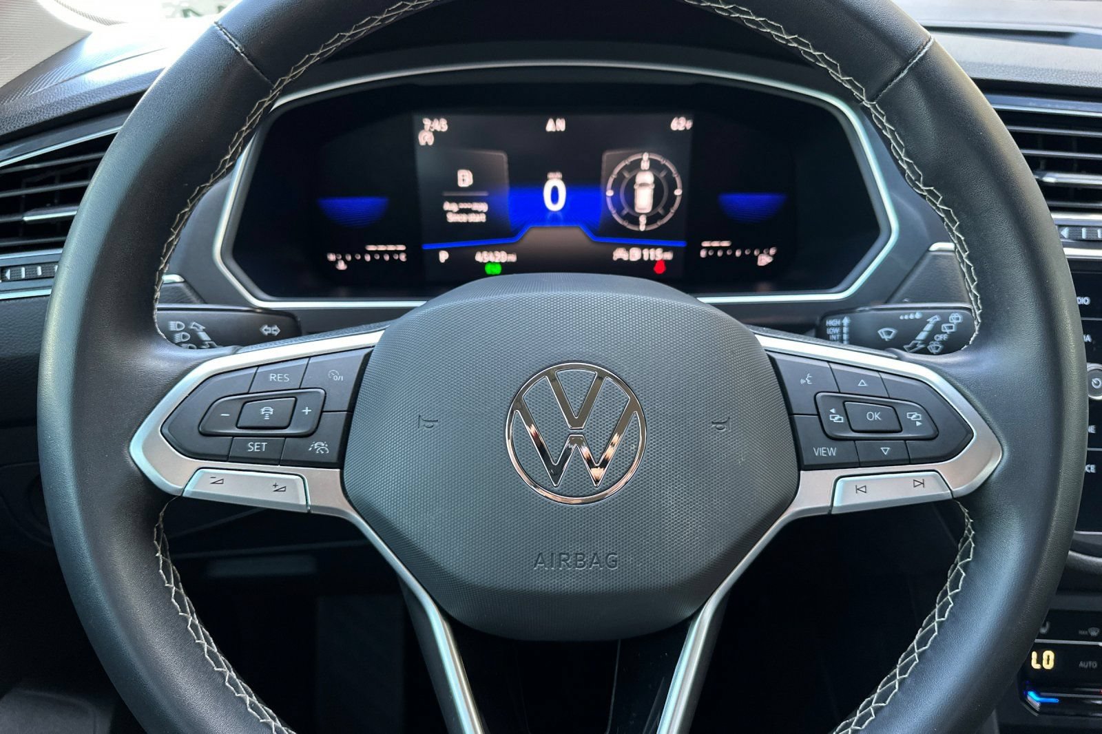 Used 2023 Volkswagen Tiguan SE FWD image 24
