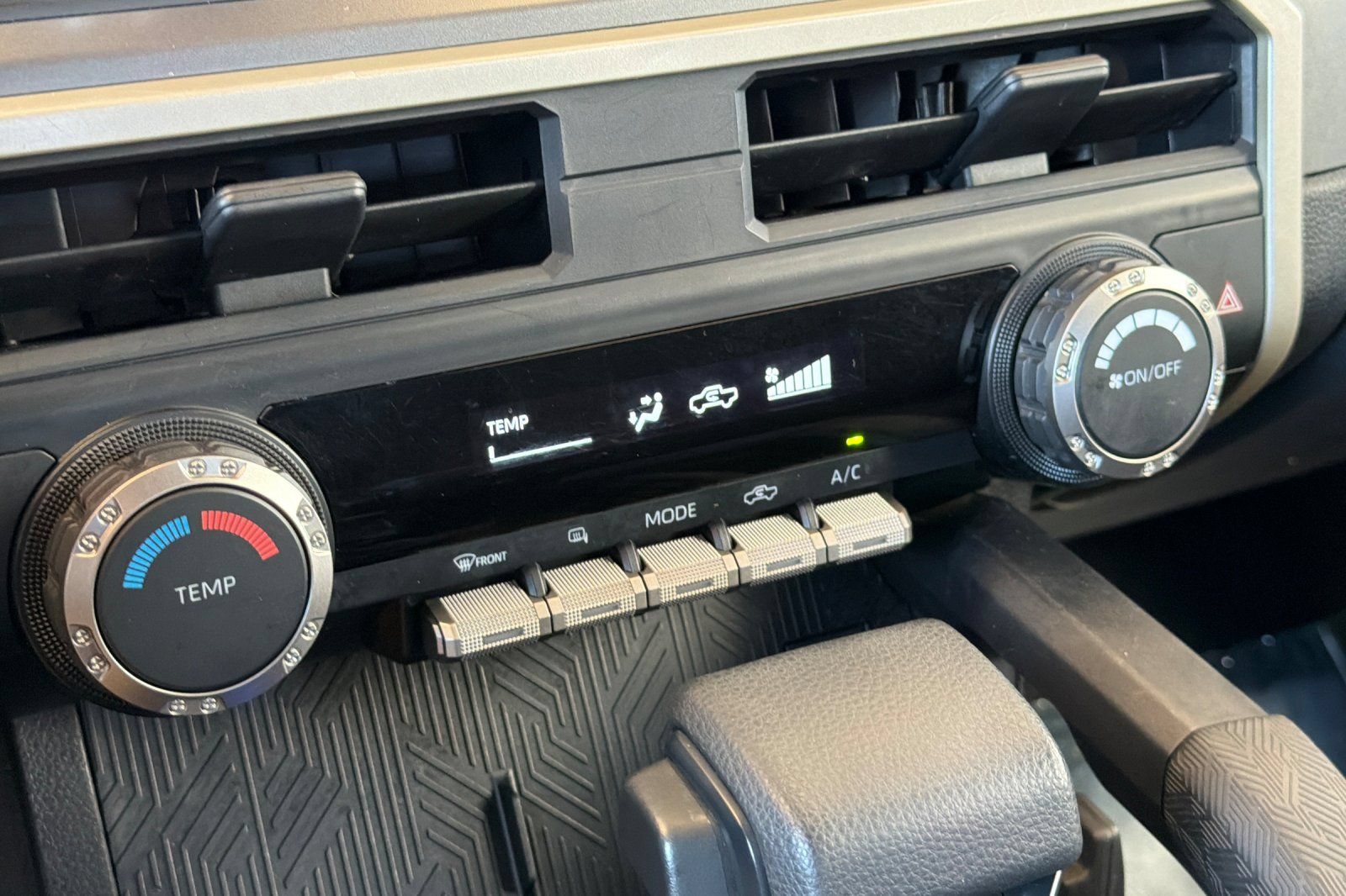 Certified 2024 Toyota Tacoma SR5 AWD/4WD image 24