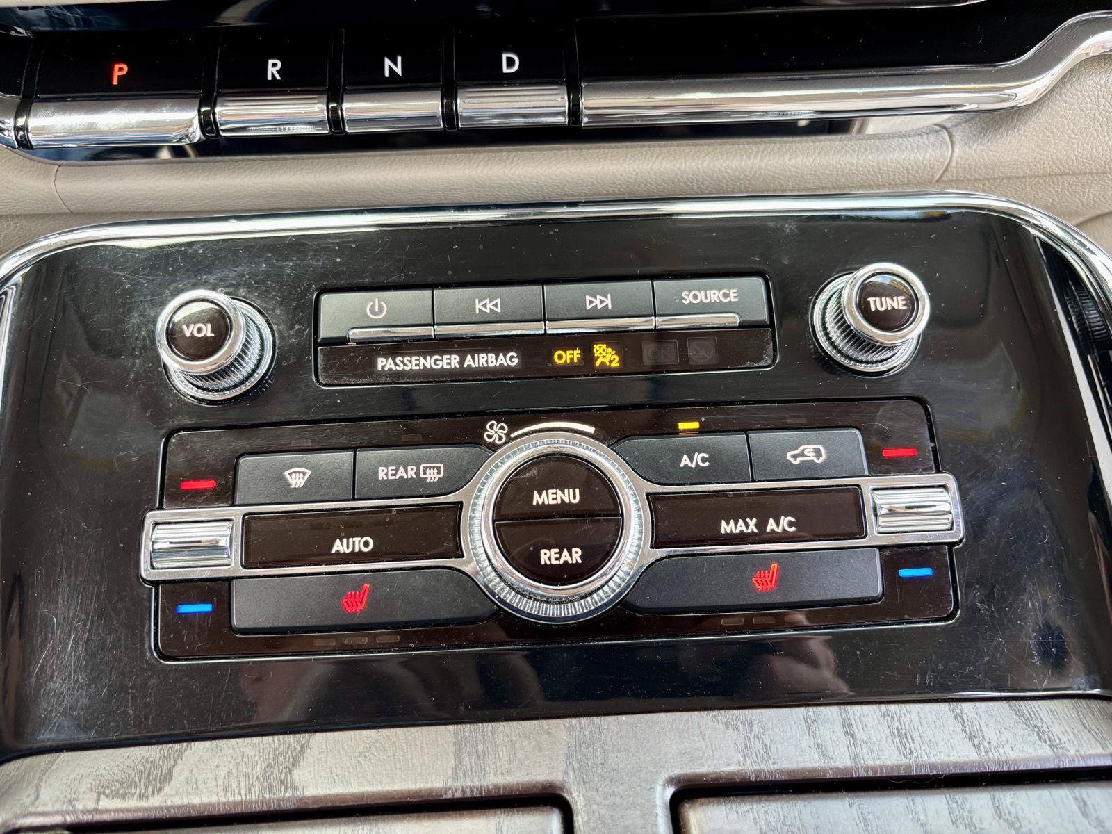 Used 2018 Lincoln Navigator Select AWD/4WD image 4