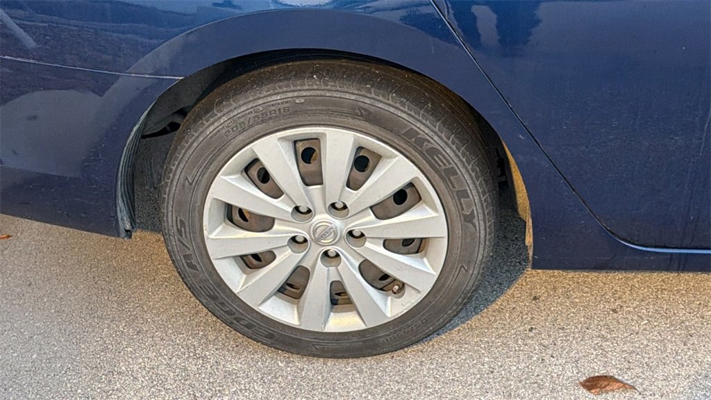 Used 2016 Nissan Sentra S image 9
