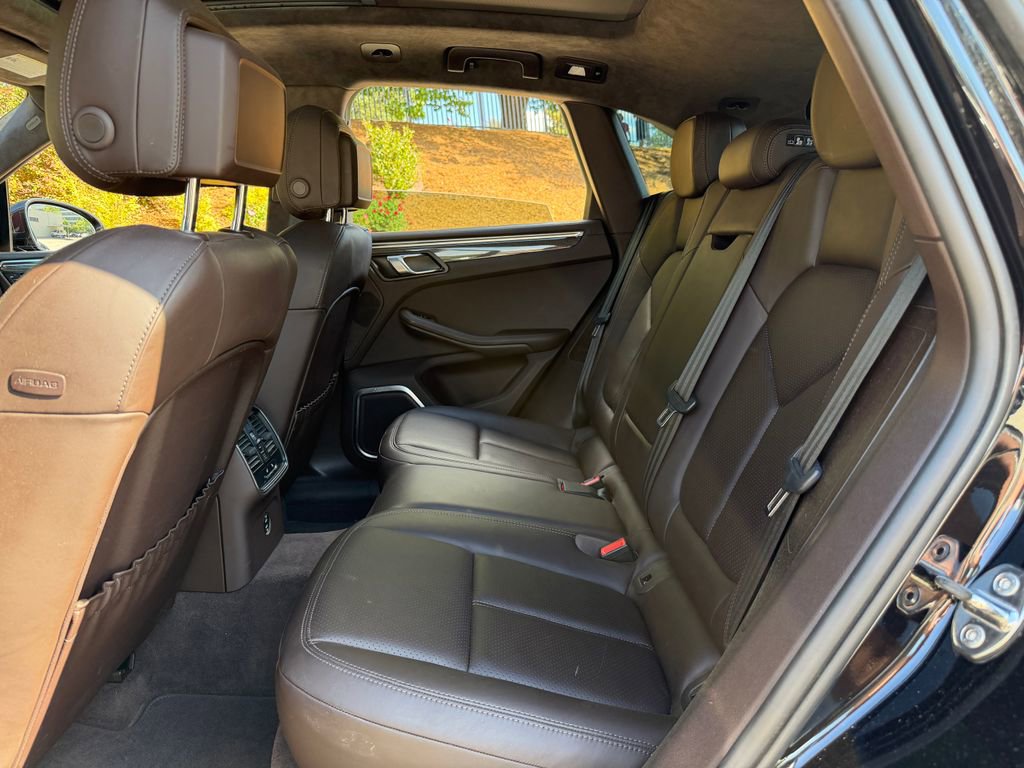 Used 2020 Porsche Macan Turbo AWD/4WD image 36