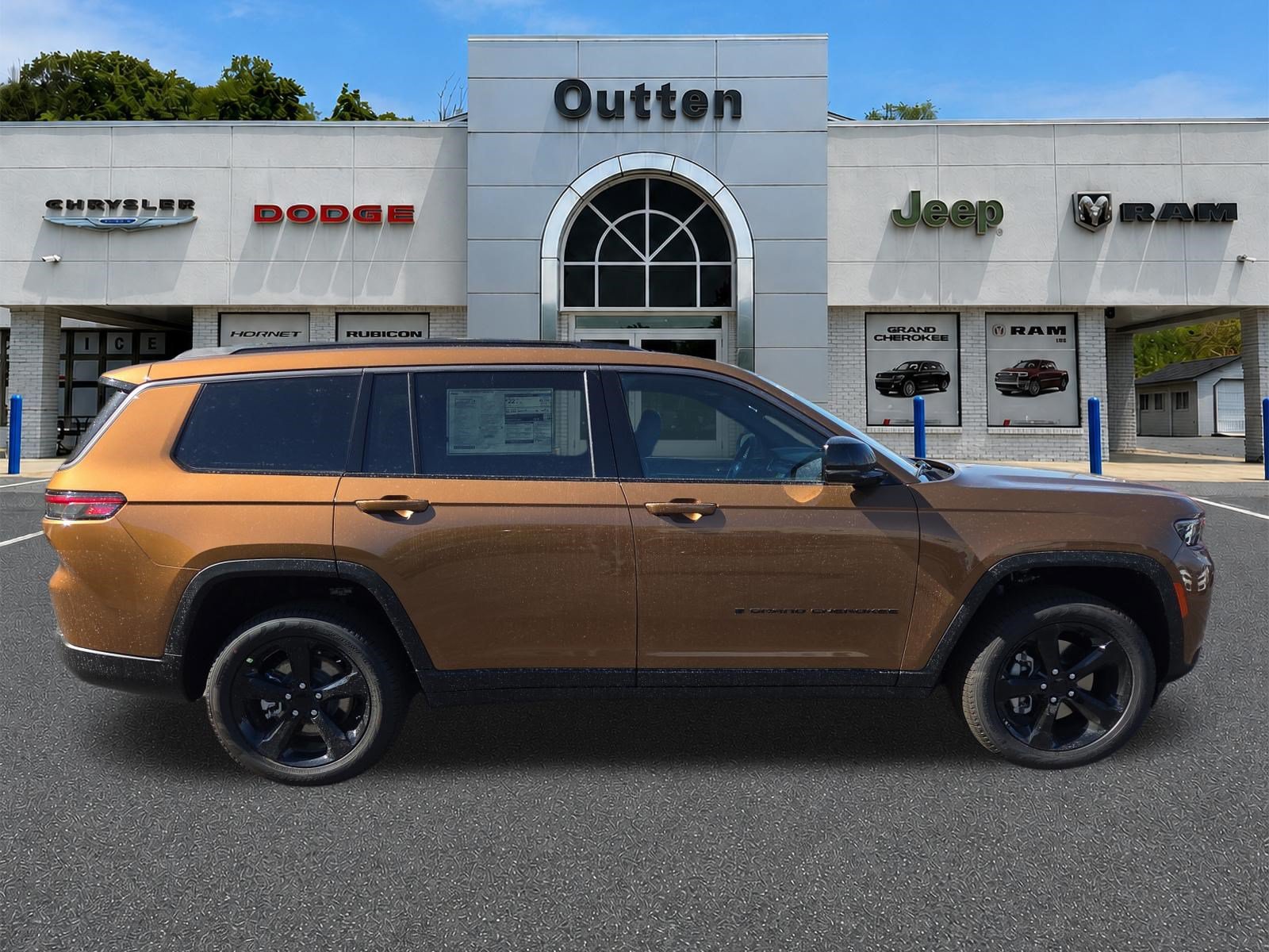 New 2026 Jeep Grand Cherokee L Limited w/ Limited Altitude Package AWD/4WD image 2